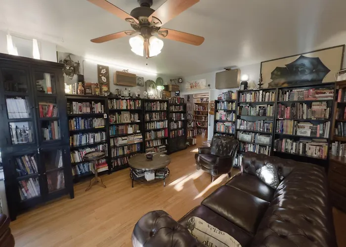 Tranquil Library 2brm 1bath Private Eclectic At Solar