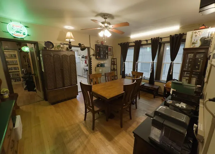 Tranquil Library 2brm 1bath Private Eclectic At Solar * Chicago