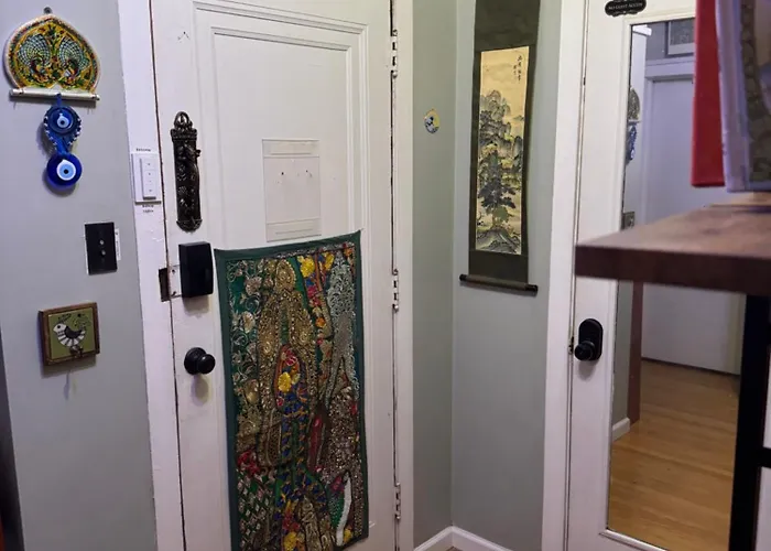 Tranquil Library 2brm 1bath Private Eclectic At Solar * Chicago