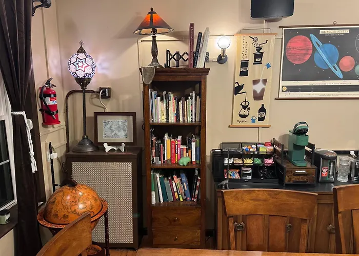 Tranquil Library 2brm 1bath Private Eclectic At Solar