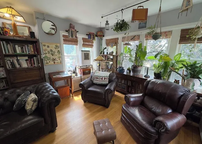 Tranquil Library 2brm 1bath Private Eclectic At Solar * Chicago