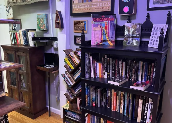 Tranquil Library 2brm 1bath Private Eclectic At Solar * Chicago